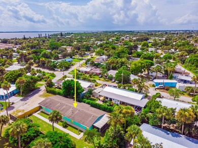 2566 NE Hickory Ave unit A- Efficiency, Jensen Beach, FL 34957 - photo 2