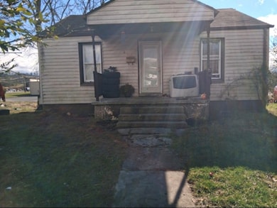 932 Duke St, Marion, VA 24354 - photo 2