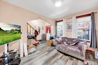 764 E 230th St, Bronx, NY 10466 - photo 4