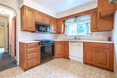 2039 Montgomery St, Bethlehem, PA 18017 - photo 5