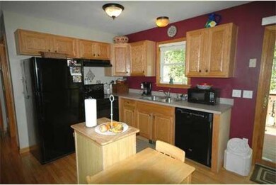 829 Burts Pit Rd, Florence, MA 01062 - photo 3