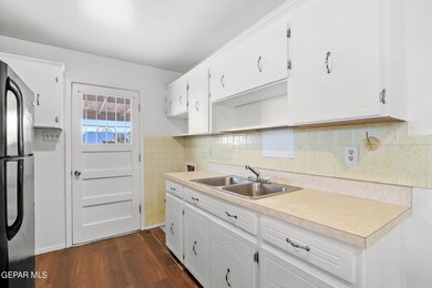 3030 Frankfort Ave, El Paso, TX 79930 - photo 7