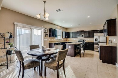 Dining & Kitchen