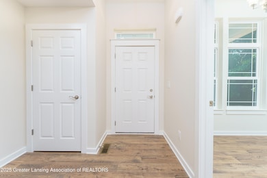 15317 Sherwood Ln, Lansing, MI 48906 - photo 3