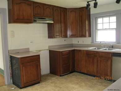 139 Smith Hill Rd, Troy, NY 12180 - photo 4