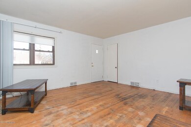 005 living room - IMG_2606