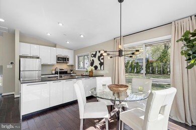 10904 Maple St, Fairfax, VA 22030 - photo 3