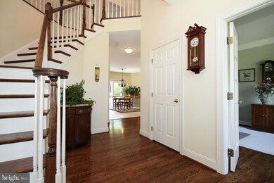 10801 Piney Pond Dr, Great Falls, VA 22066 - photo 4