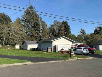 740 Vipond Dr, Crescent City, CA 95531 - photo 2