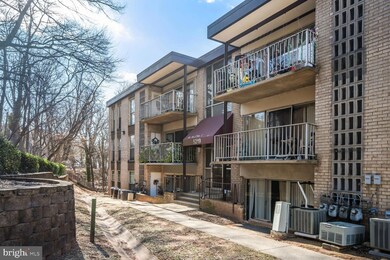 5219 Newton St unit 102, Bladensburg, MD 20710 - photo 2