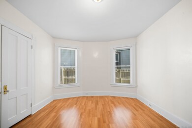 215 Woodlawn Terrace unit 1, Waterbury, CT 06710 - photo 5