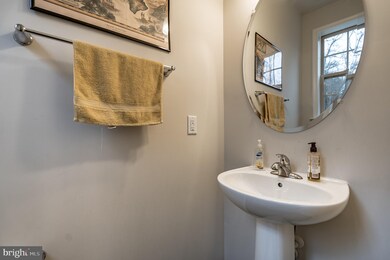 8207 Hollow Ct, Severn, MD 21144 - photo 4