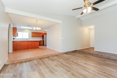 003-photo-dining-room-11063632