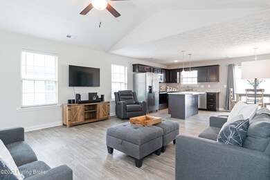 8013 Lucas Ln-15