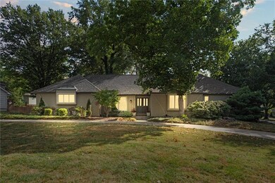 10413 Mohawk Ln, Leawood, KS 66206 - photo 2