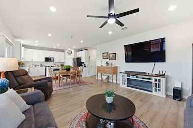 323 Blackbear Dr, Hutto, TX 78634 - photo 2