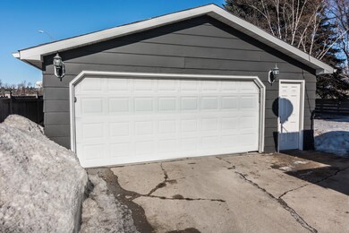 2622 Crescent Dr, Grand Forks, ND 58201 - photo 3