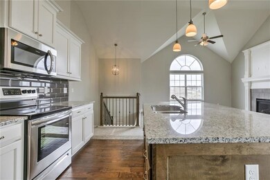 818 Cedar Ridge Dr, Raymore, MO 64083 - photo 4