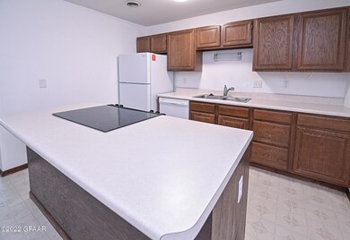 815 Duke Dr unit 417, Grand Forks, ND 58201 - photo 3