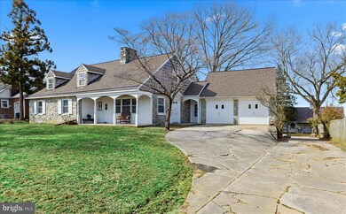 207 W Conestoga St, New Holland, PA 17557 - photo 2