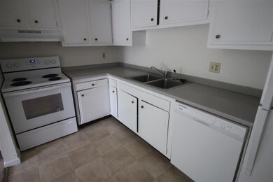 73 E Broadway unit R, Derry, NH 03038 - photo 2