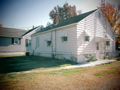 800 Elm St, Carmi, IL 62821 - photo 3