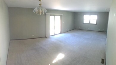 2302 Kirchoff Rd, Rolling Meadows, IL 60008 - photo 6