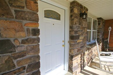 8483 Dogwood Dr, Coopersburg, PA 18036 - photo 3