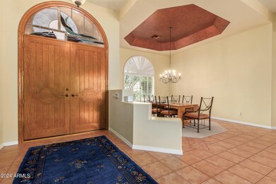 Entry/foyer to dining room
