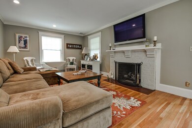 25 Wellesley Ave, Wellesley, MA 02482 - photo 4