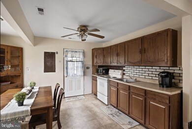 311 Maple Rd, Mount Laurel, NJ 08054 - photo 5