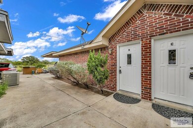 2201 Kimberly Ln, Edinburg, TX 78541 - photo 3