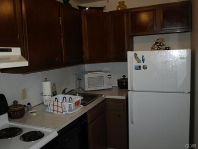 526 Broad St, Emmaus, PA 18049 - photo 6