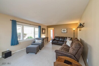 3800 Bel Aire Rd, Des Moines, IA 50310 - photo 3