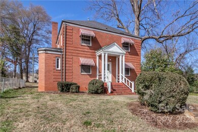 315 Walnut St, Statesville, NC 28677 - photo 3