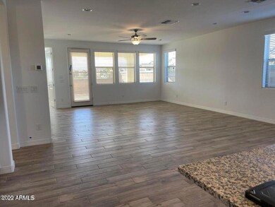 20835 Macaw living room