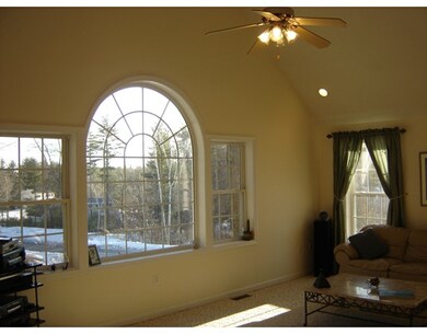 10 Dogwood Cir, Pelham, NH 03076 - photo 4