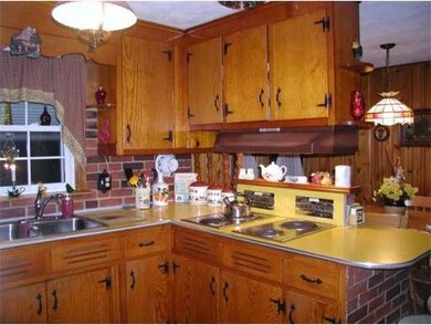 929 Berkshire Ave, Indian Orchard, MA 01151 - photo 3