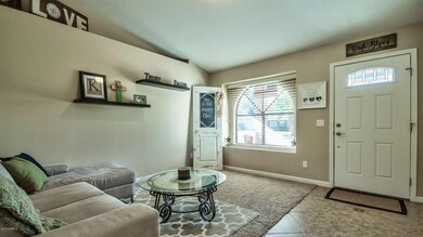 Entry/Living Rm