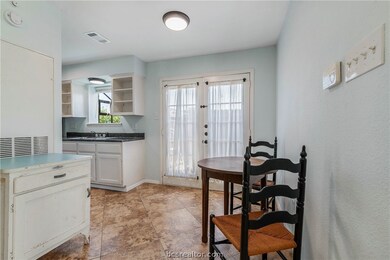 Eat in area adjacent to kitchen and living areas