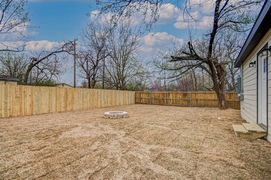 422 W Day St, Denison, TX 75020 - photo 3