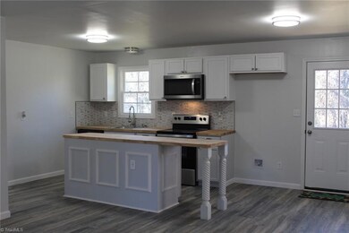 520 Staples St, Reidsville, NC 27320 - photo 5