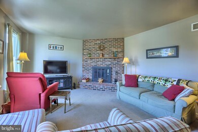 2717 Huyett Dr, Reading, PA 19608 - photo 5