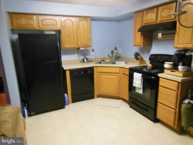 23119 Roberts Tavern Dr, Clarksburg, MD 20871 - photo 2