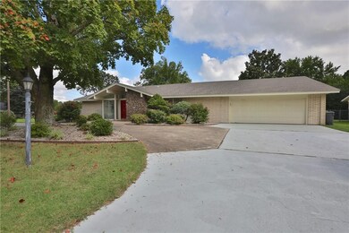 18 ft. (extra wide) Garage Door allows for extra r