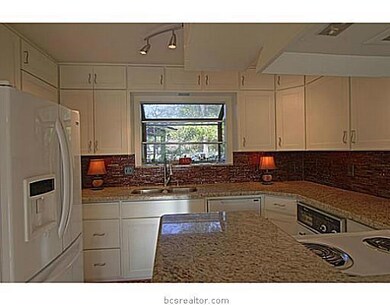 1301 Angelina Ct, College Station, TX 77840 - photo 7