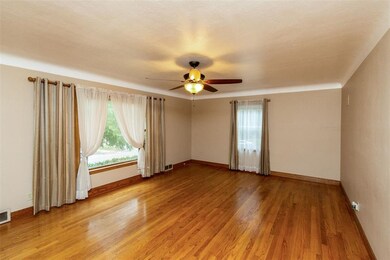 277 21st Ave SW, Cedar Rapids, IA 52404 - photo 4