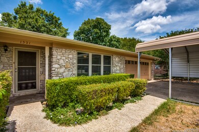 1321 Hillcrest Dr, New Braunfels, TX 78130 - photo 4