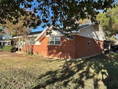 1608 Fisher St, Goldthwaite, TX 76844 - photo 2