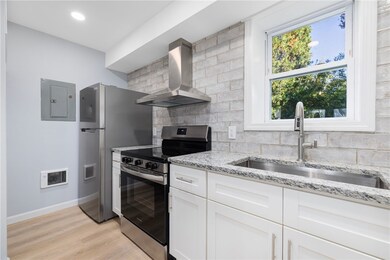 152 Tuckerman Ave unit 10, Middletown, RI 02842 - photo 5